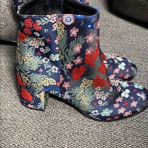 Brocade tapestry boots